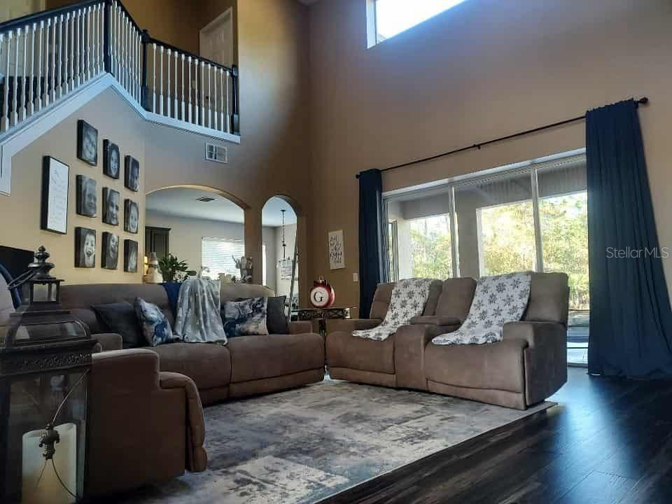 Под контрактом: $715,555 (5 спален, 3 ванн, 3712 Квадратных фут)