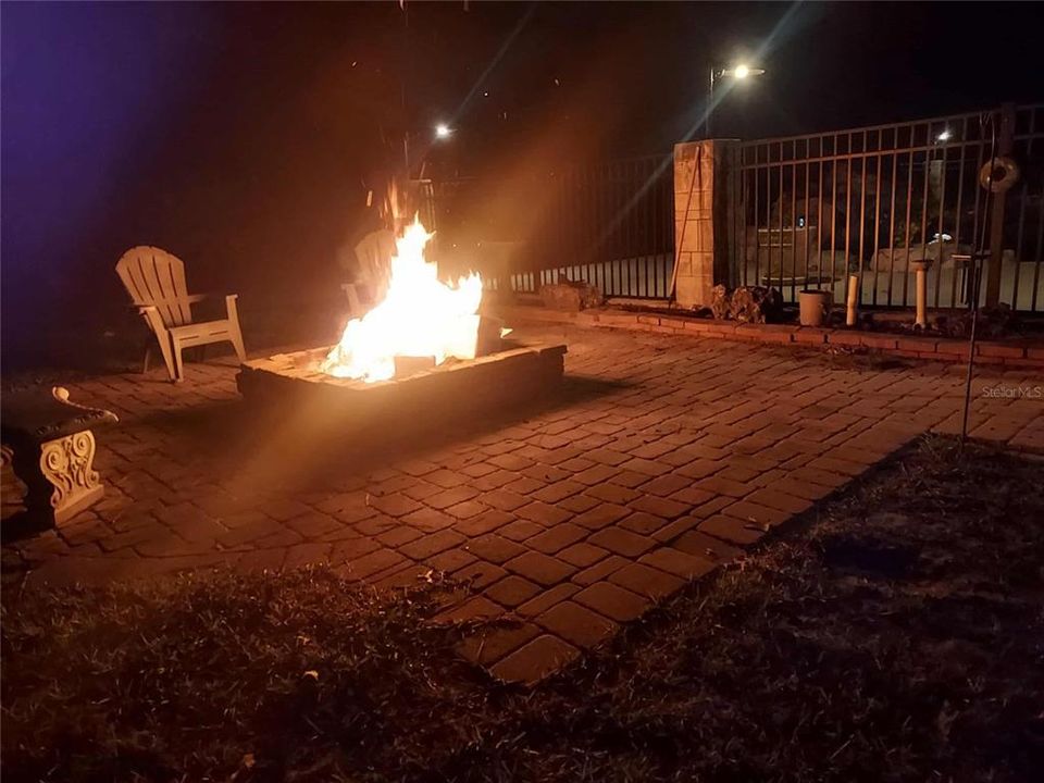 Под контрактом: $715,555 (5 спален, 3 ванн, 3712 Квадратных фут)