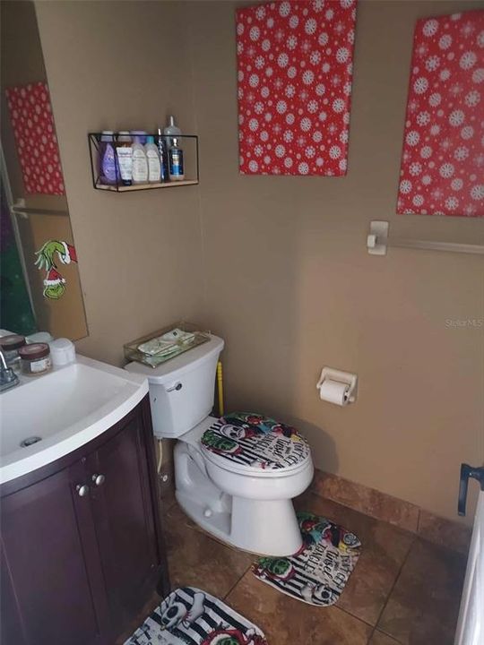 Под контрактом: $715,555 (5 спален, 3 ванн, 3712 Квадратных фут)