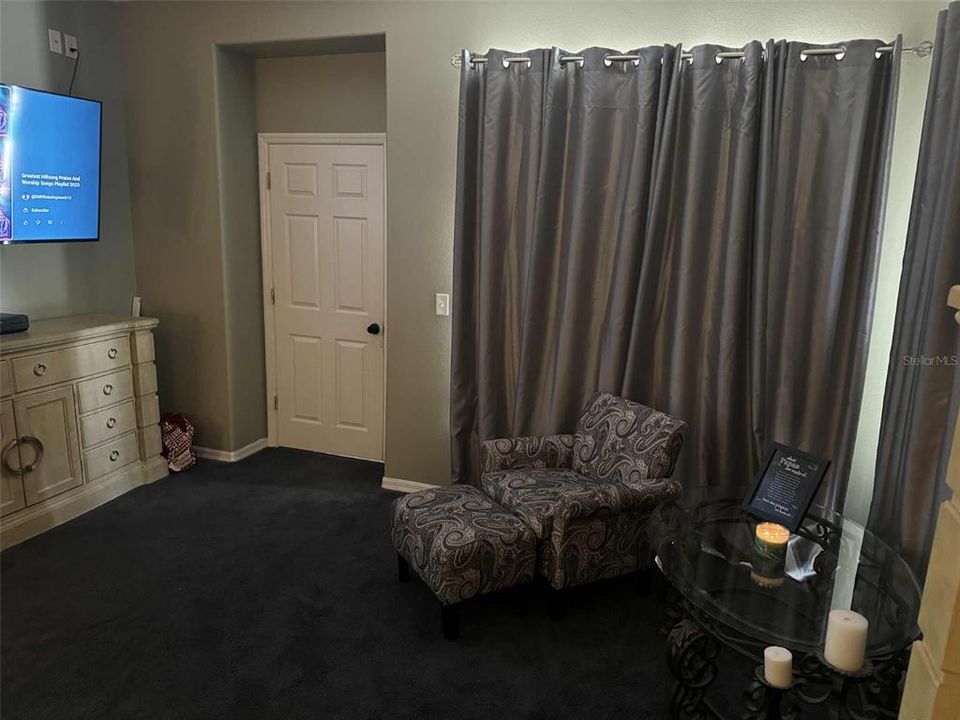 Под контрактом: $715,555 (5 спален, 3 ванн, 3712 Квадратных фут)