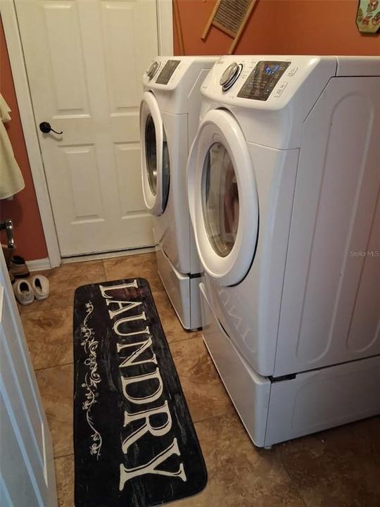 Под контрактом: $715,555 (5 спален, 3 ванн, 3712 Квадратных фут)