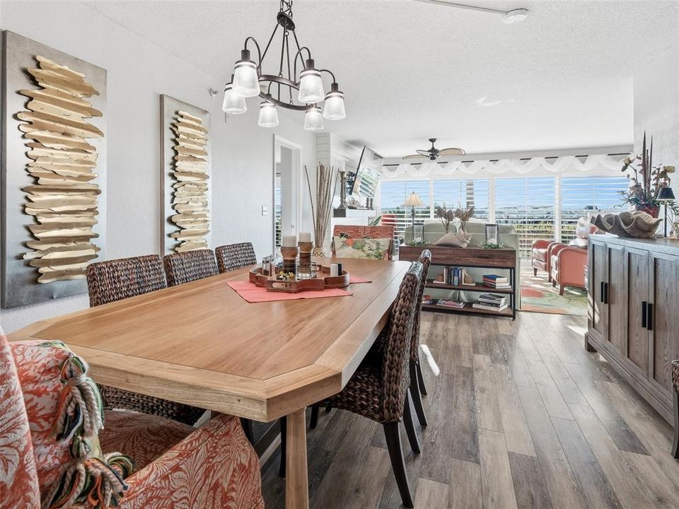 En Venta: $1,025,000 (3 camas, 2 baños, 1792 Pies cuadrados)