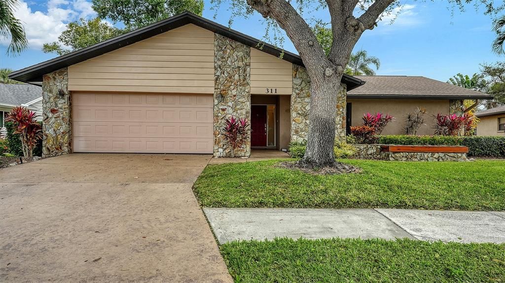 For Sale: $535,000 (3 beds, 2 baths, 1868 Square Feet)