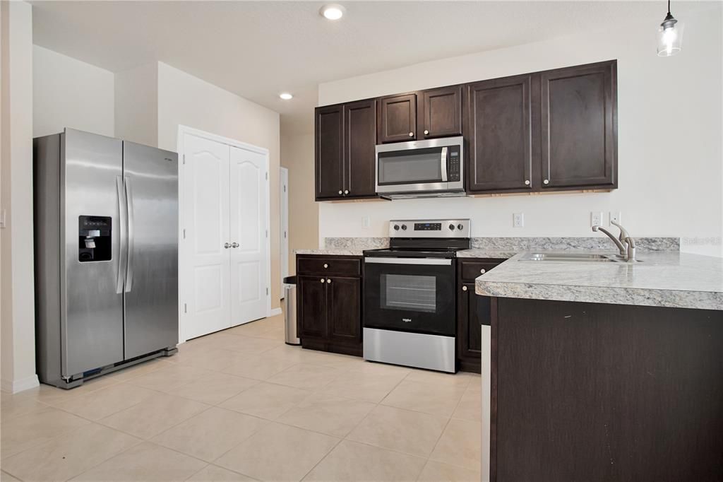 В аренду: $1,750 (3 спален, 2 ванн, 1408 Квадратных фут)