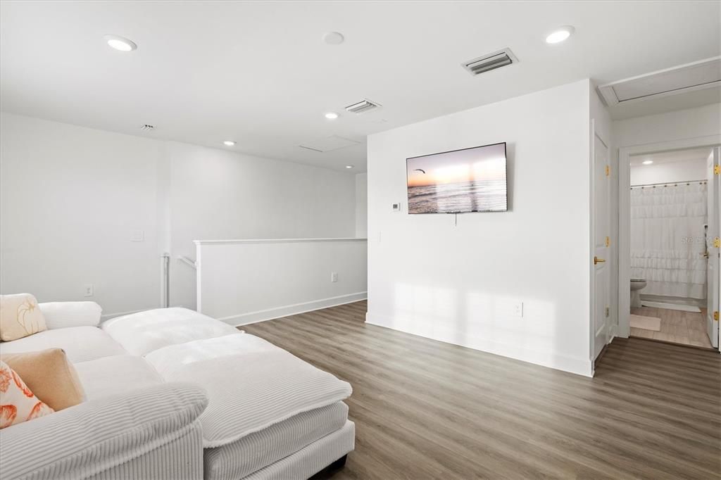 For Rent: $3,985 (4 beds, 3 baths, 2208 Square Feet)