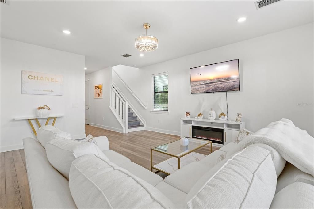 For Rent: $3,985 (4 beds, 3 baths, 2208 Square Feet)