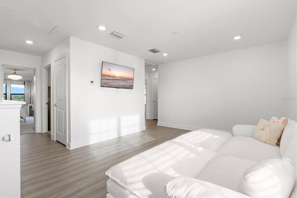 For Rent: $3,985 (4 beds, 3 baths, 2208 Square Feet)