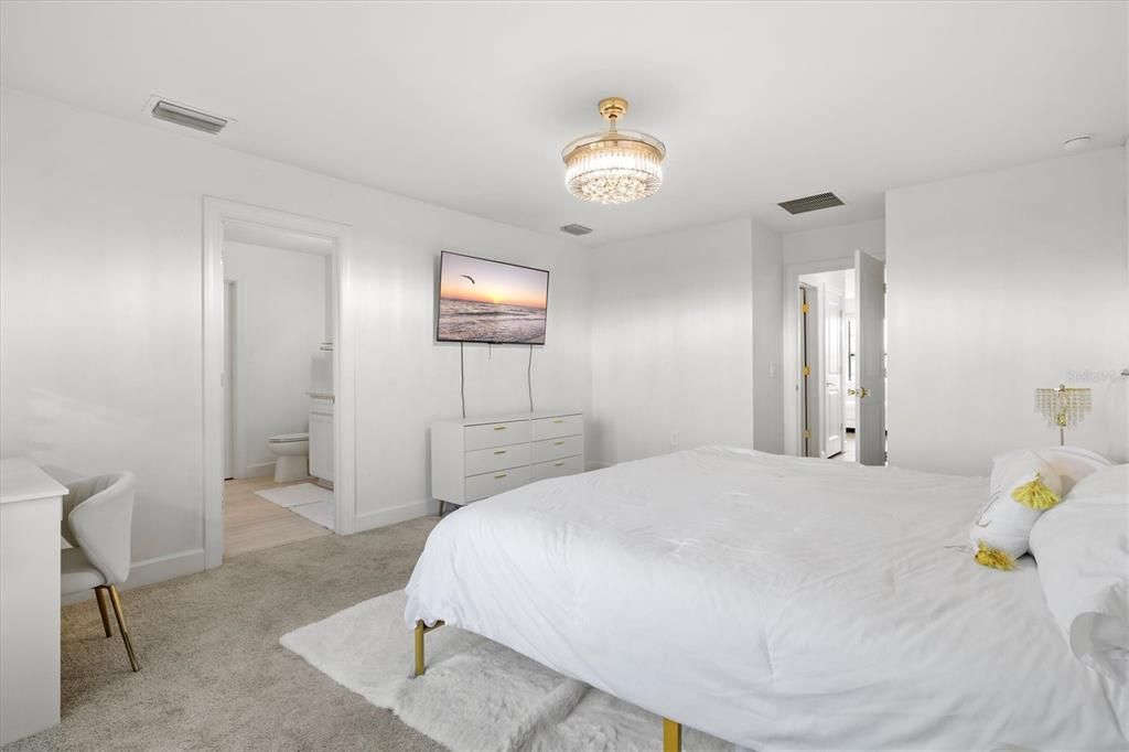 For Rent: $3,985 (4 beds, 3 baths, 2208 Square Feet)