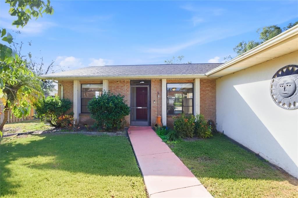 Active With Contract: $349,000 (3 beds, 2 baths, 1424 Square Feet)