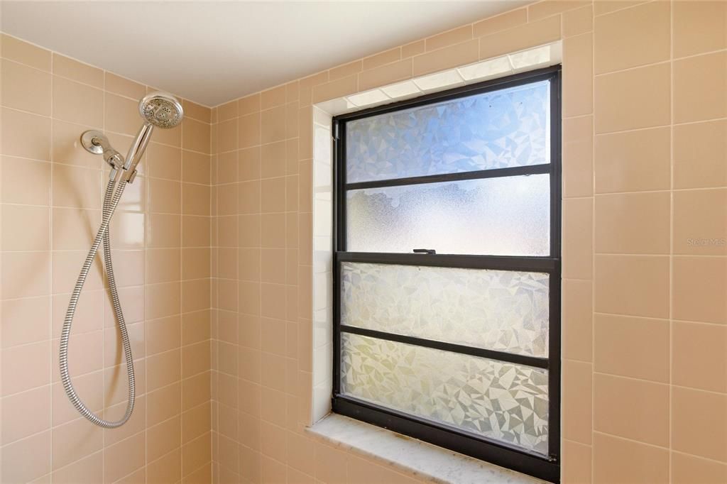 Active With Contract: $349,000 (3 beds, 2 baths, 1424 Square Feet)