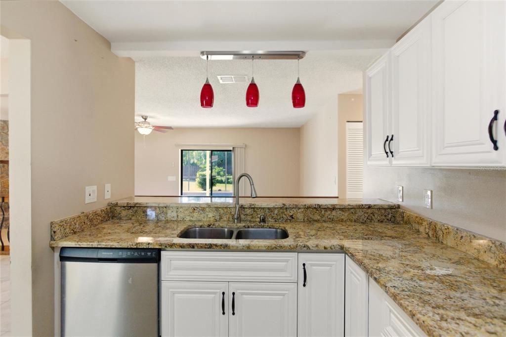 Active With Contract: $349,000 (3 beds, 2 baths, 1424 Square Feet)