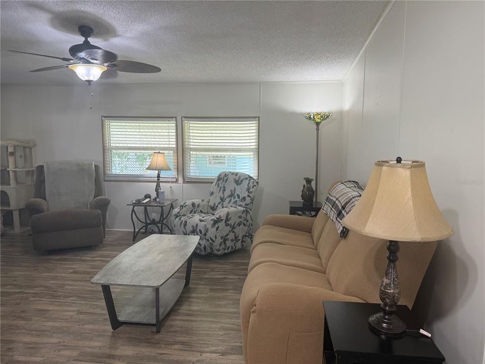 На продажу: $154,000 (2 спален, 2 ванн, 1226 Квадратных фут)