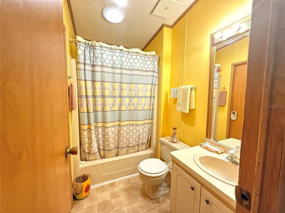 На продажу: $154,000 (2 спален, 2 ванн, 1226 Квадратных фут)