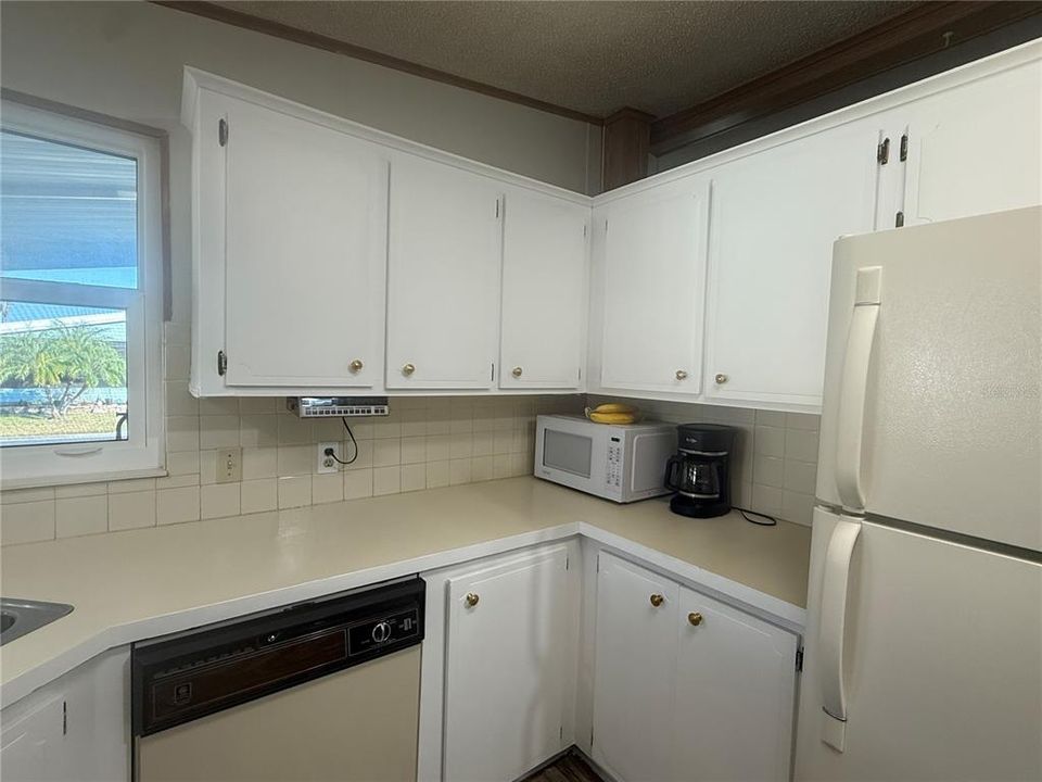 На продажу: $154,000 (2 спален, 2 ванн, 1226 Квадратных фут)