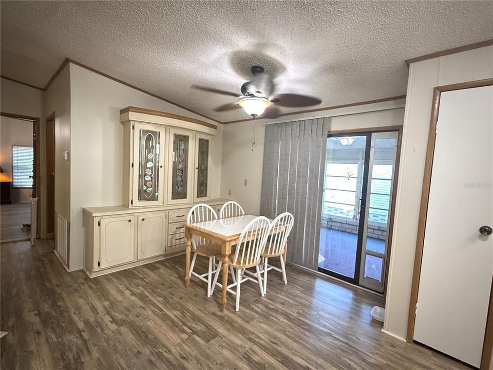 На продажу: $154,000 (2 спален, 2 ванн, 1226 Квадратных фут)