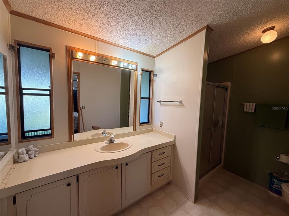 На продажу: $154,000 (2 спален, 2 ванн, 1226 Квадратных фут)