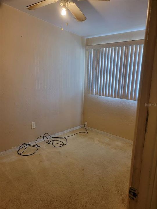 合同活跃: $225,000 (3 贝兹, 1 浴室, 1120 平方英尺)