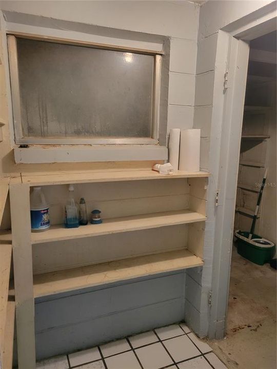 合同活跃: $225,000 (3 贝兹, 1 浴室, 1120 平方英尺)