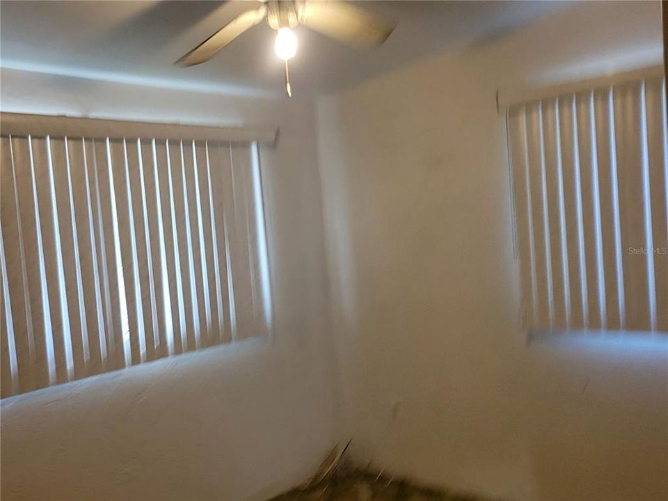 合同活跃: $225,000 (3 贝兹, 1 浴室, 1120 平方英尺)