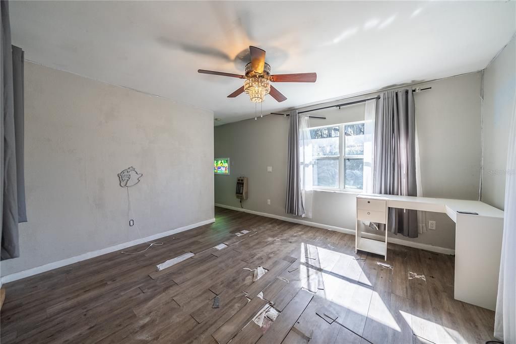 For Sale: $297,000 (3 beds, 3 baths, 1898 Square Feet)