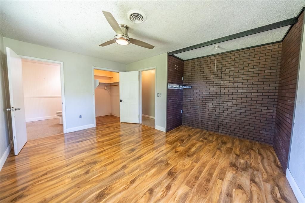 For Sale: $297,000 (3 beds, 3 baths, 1898 Square Feet)