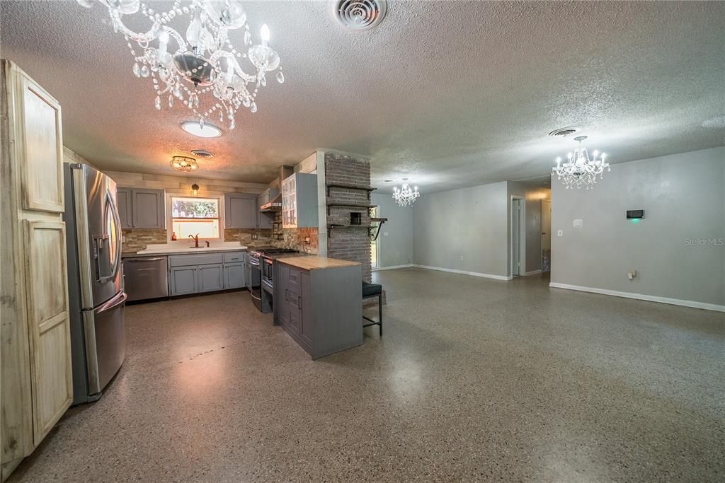 For Sale: $297,000 (3 beds, 3 baths, 1898 Square Feet)