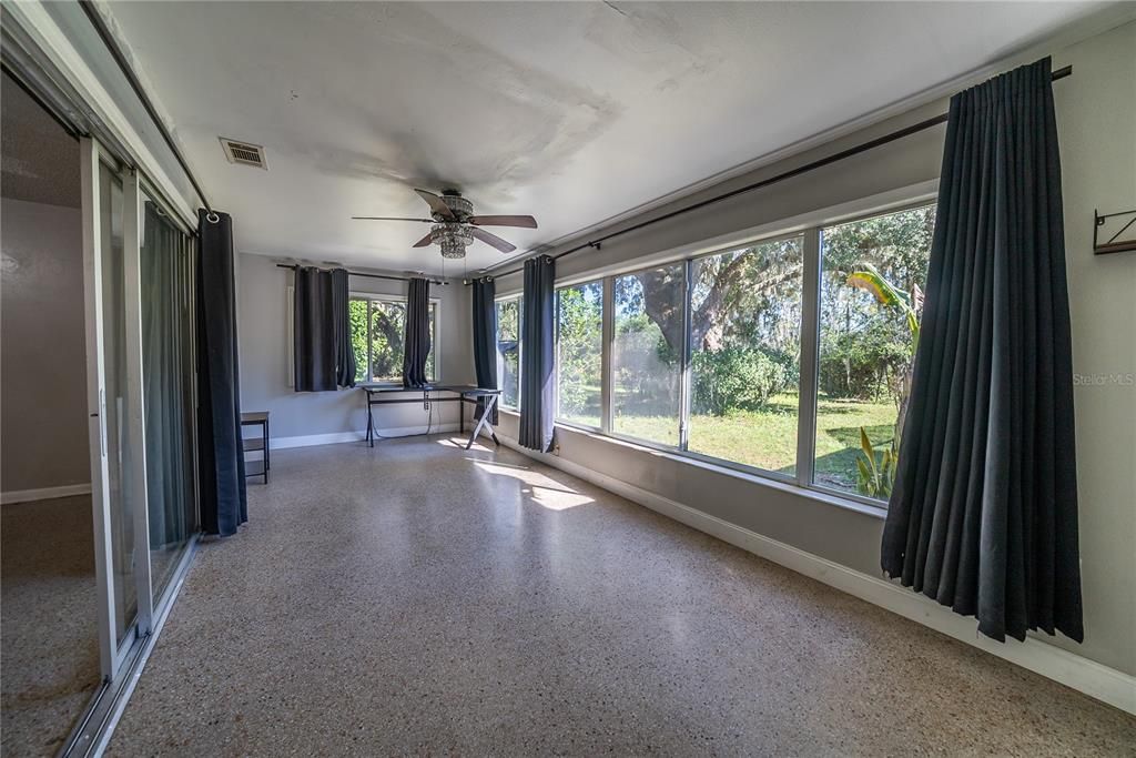 For Sale: $297,000 (3 beds, 3 baths, 1898 Square Feet)