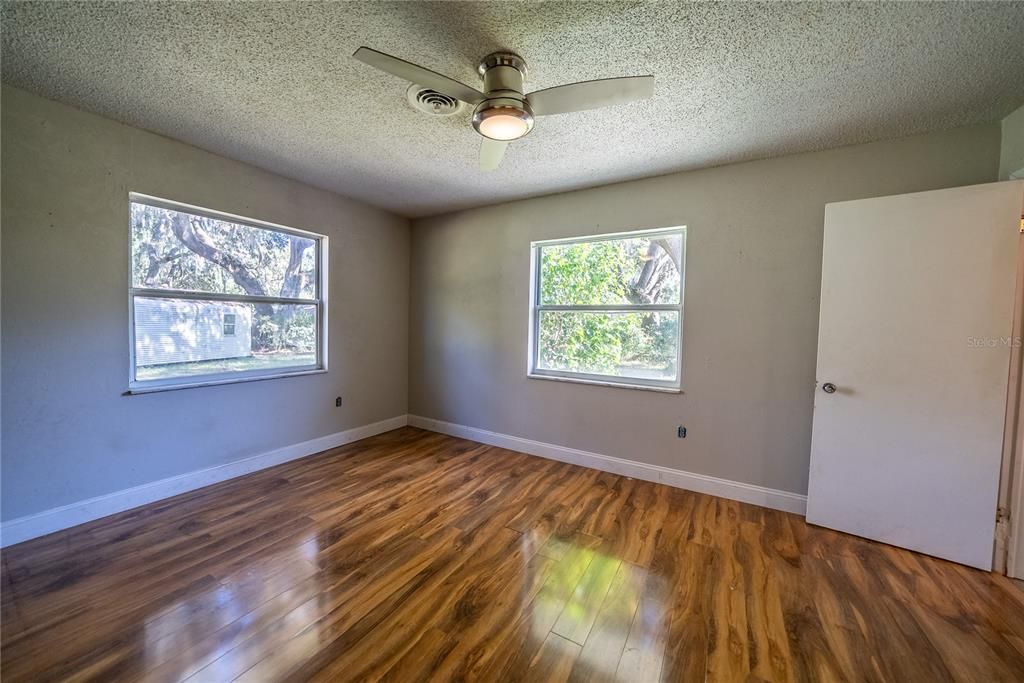 For Sale: $297,000 (3 beds, 3 baths, 1898 Square Feet)