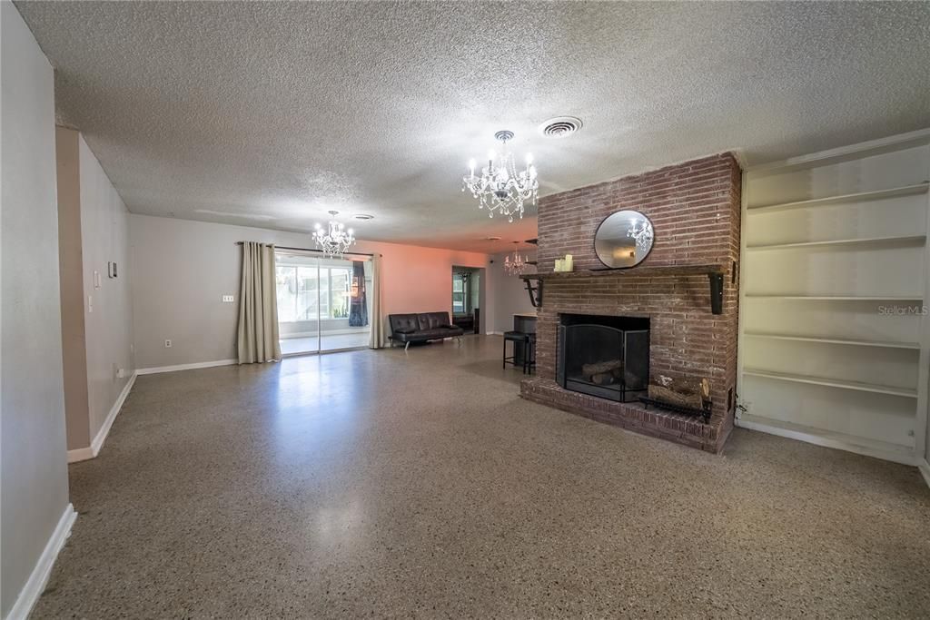 For Sale: $297,000 (3 beds, 3 baths, 1898 Square Feet)