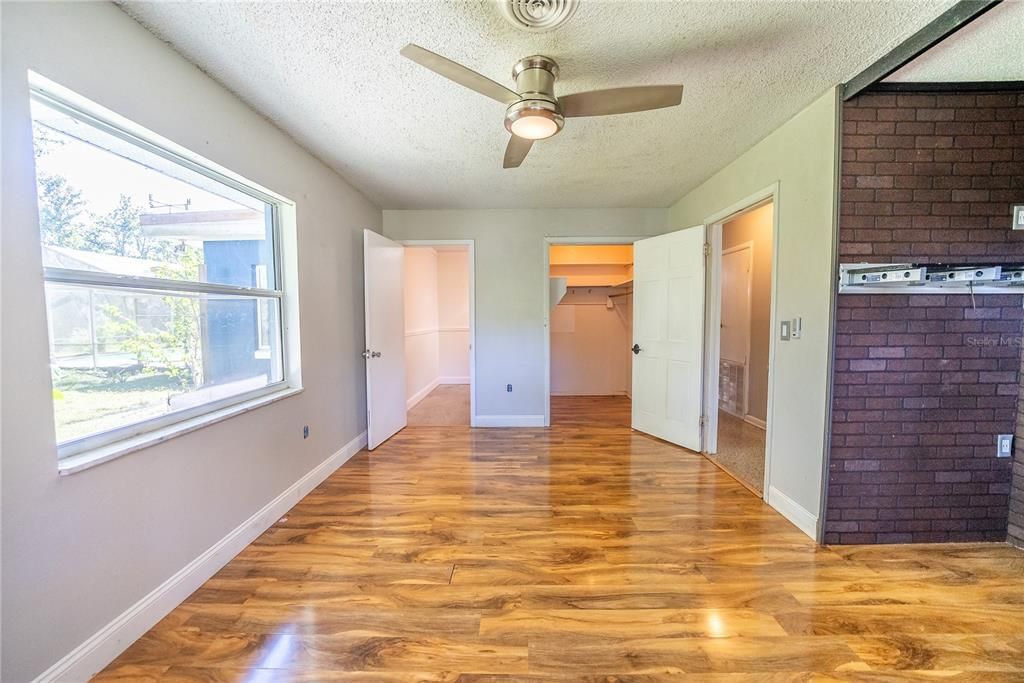 For Sale: $297,000 (3 beds, 3 baths, 1898 Square Feet)