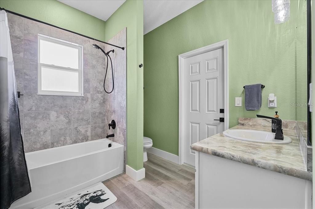 待售: $409,997 (4 贝兹, 3 浴室, 2370 平方英尺)