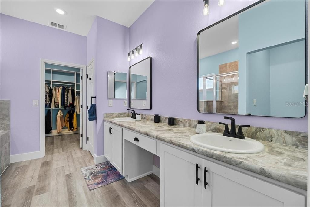 待售: $409,997 (4 贝兹, 3 浴室, 2370 平方英尺)