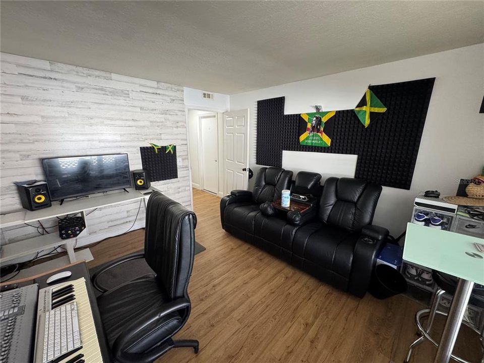 En Venta: $499,900 (4 camas, 2 baños, 2846 Pies cuadrados)