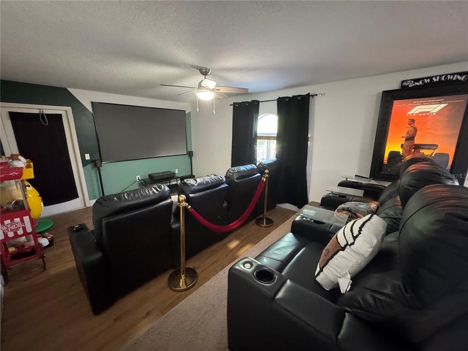 En Venta: $499,900 (4 camas, 2 baños, 2846 Pies cuadrados)