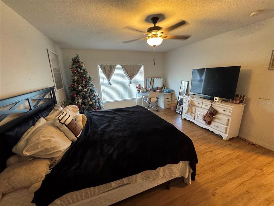 En Venta: $499,900 (4 camas, 2 baños, 2846 Pies cuadrados)