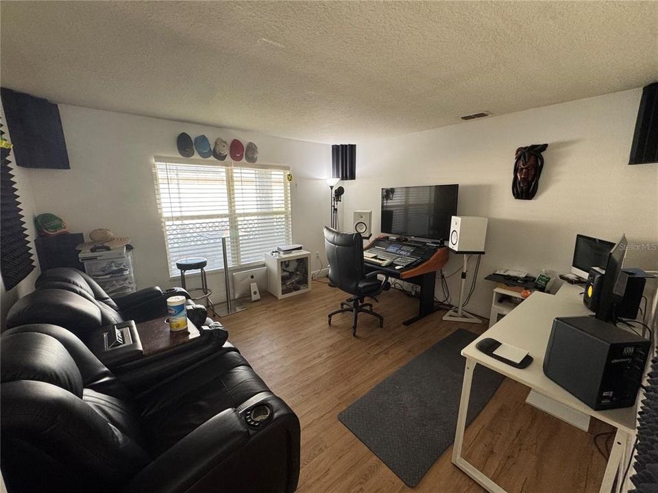 En Venta: $499,900 (4 camas, 2 baños, 2846 Pies cuadrados)