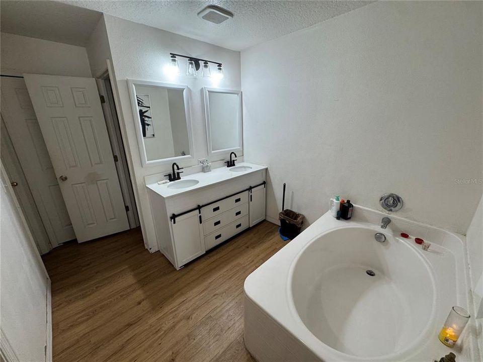 En Venta: $499,900 (4 camas, 2 baños, 2846 Pies cuadrados)