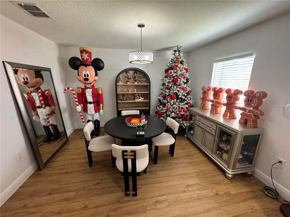 En Venta: $499,900 (4 camas, 2 baños, 2846 Pies cuadrados)