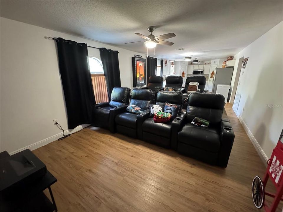 En Venta: $499,900 (4 camas, 2 baños, 2846 Pies cuadrados)