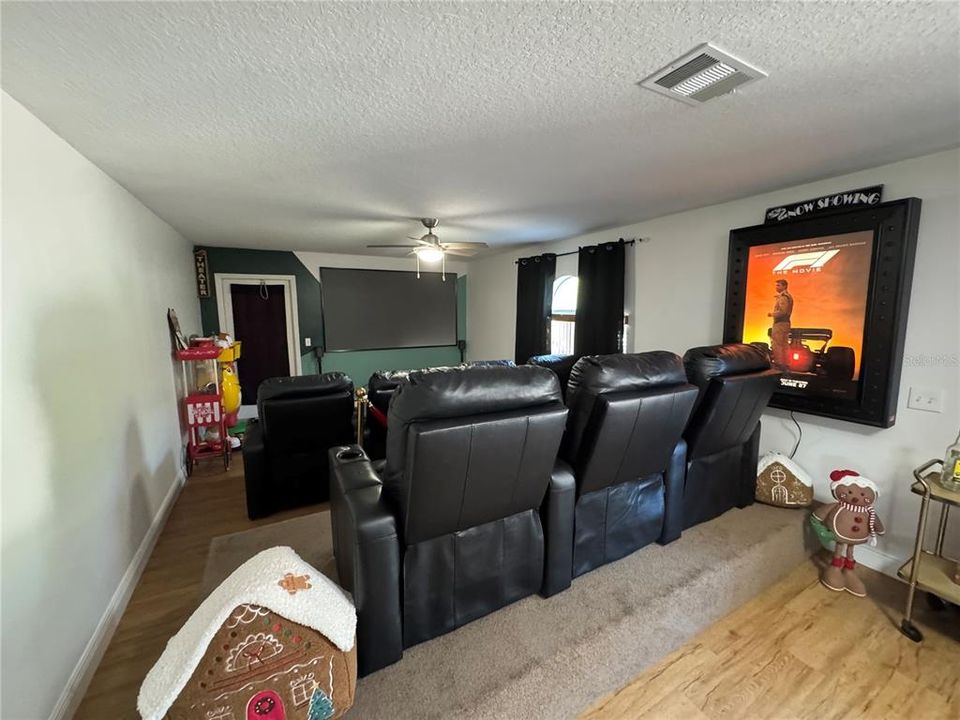 En Venta: $499,900 (4 camas, 2 baños, 2846 Pies cuadrados)