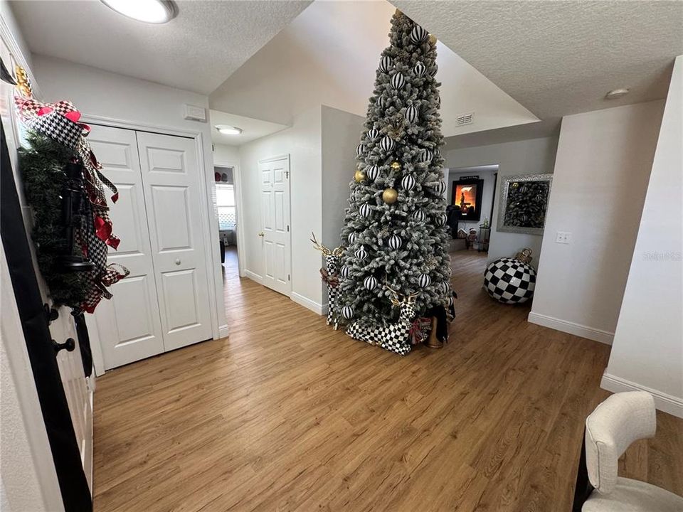 En Venta: $499,900 (4 camas, 2 baños, 2846 Pies cuadrados)