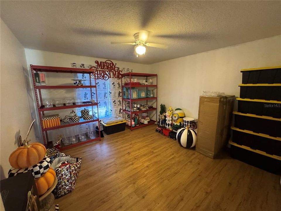 En Venta: $499,900 (4 camas, 2 baños, 2846 Pies cuadrados)