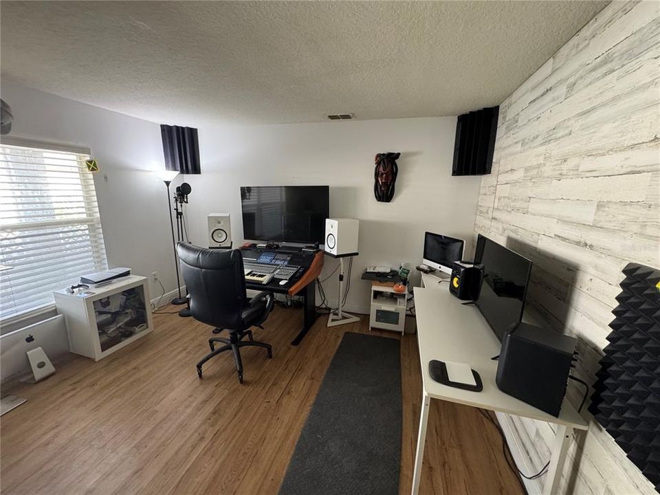 En Venta: $499,900 (4 camas, 2 baños, 2846 Pies cuadrados)