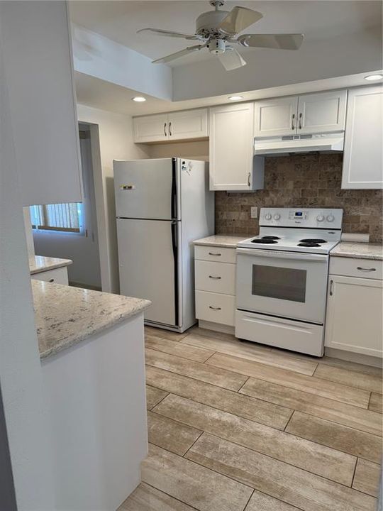 待售: $184,900 (2 贝兹, 2 浴室, 1372 平方英尺)