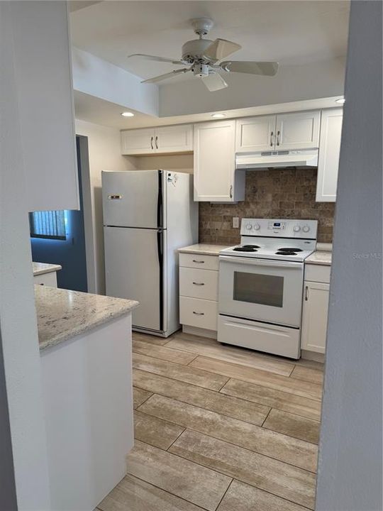 待售: $184,900 (2 贝兹, 2 浴室, 1372 平方英尺)