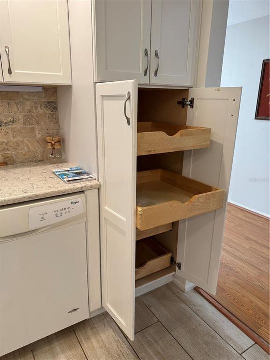 待售: $184,900 (2 贝兹, 2 浴室, 1372 平方英尺)