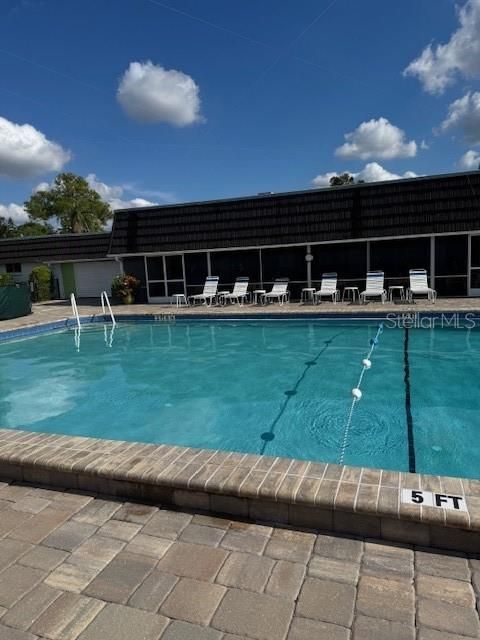 待售: $184,900 (2 贝兹, 2 浴室, 1372 平方英尺)