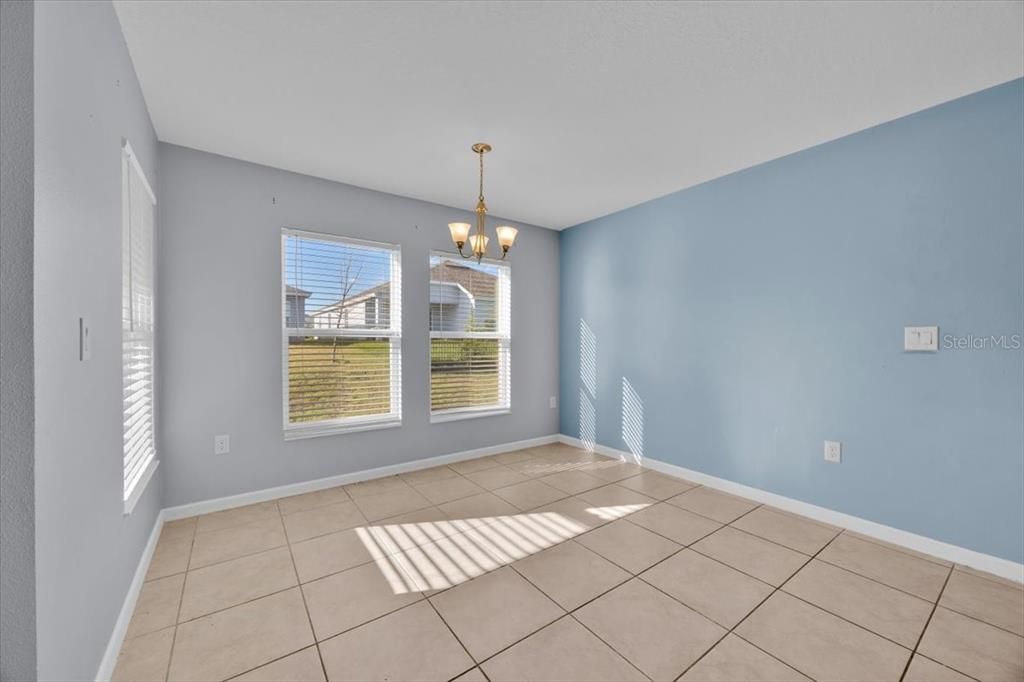 На продажу: $325,000 (4 спален, 2 ванн, 1767 Квадратных фут)