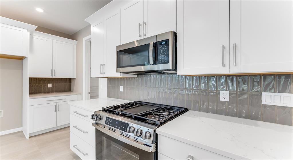 For Sale: $534,990 (3 beds, 2 baths, 1983 Square Feet)