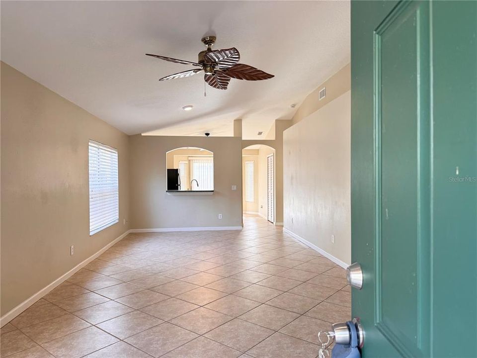 В аренду: $2,150 (3 спален, 2 ванн, 1317 Квадратных фут)